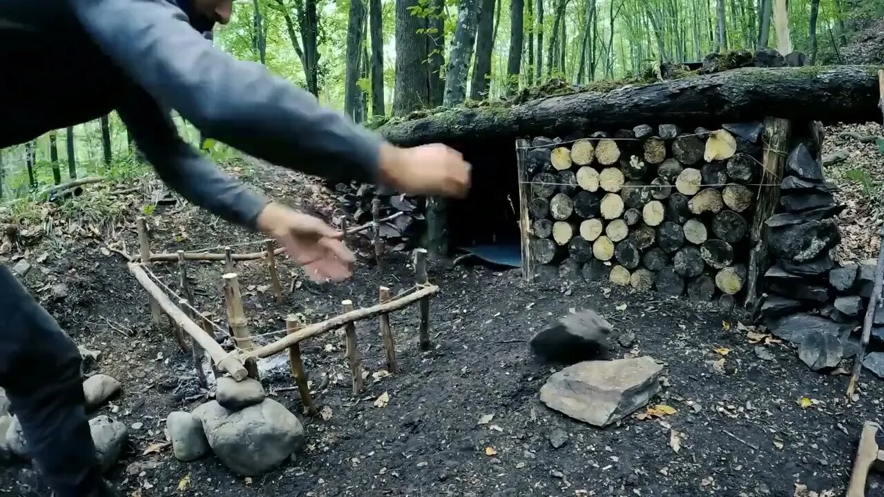 Camping, building wood and rock forest houses and fireplaces, quail cooking - survival, DIY $$ 13