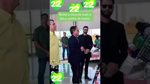 Cantor Leonardo discursa em apoio a Bolsonaro