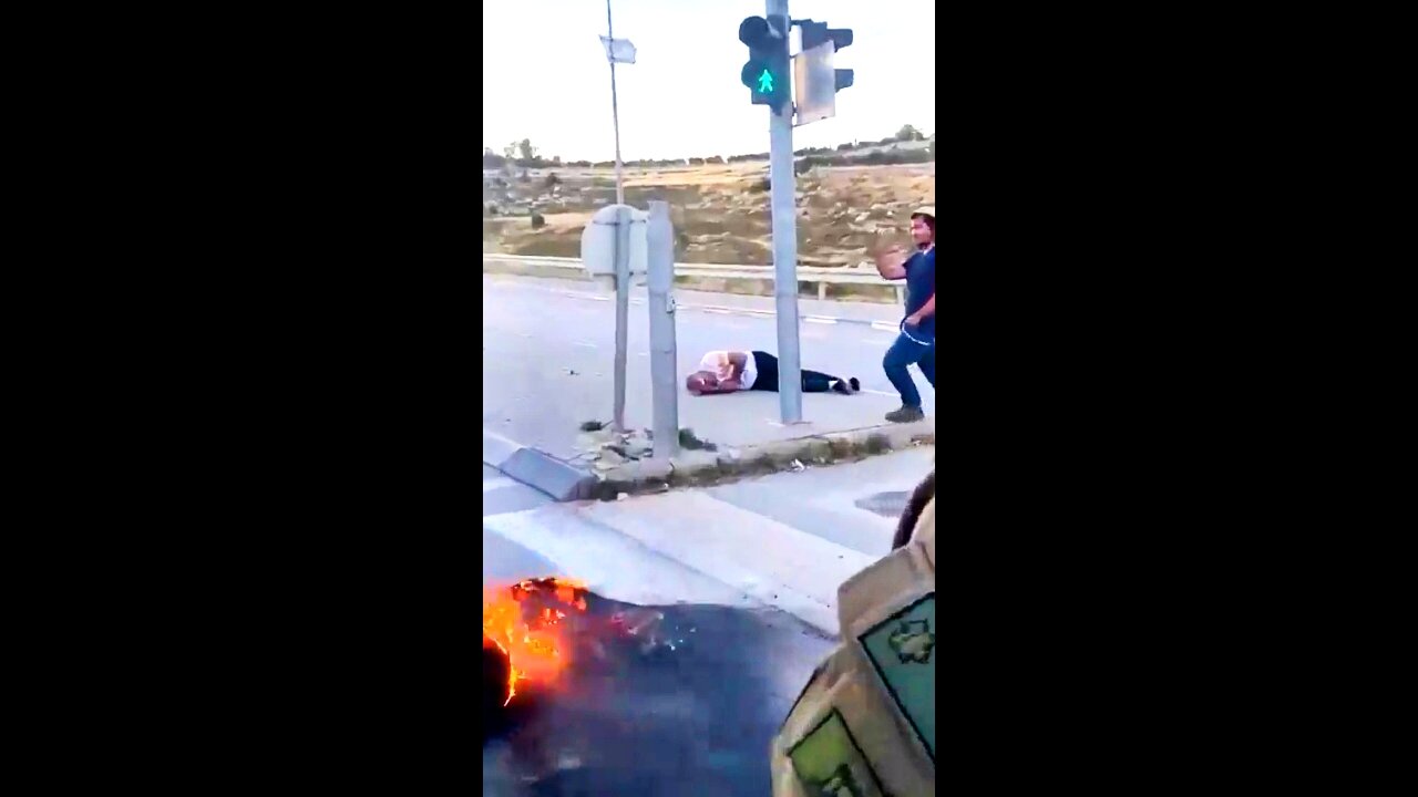 Radical jEEW Settlers Block Aid Truck and Attack Driver