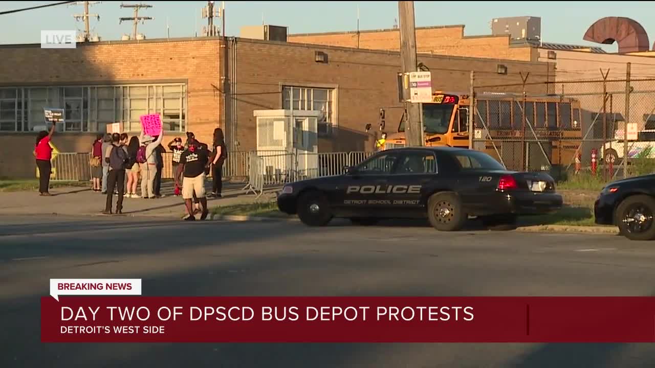 Day 2: Protestors continue blocking buses as Detroit summer school opens amid virus