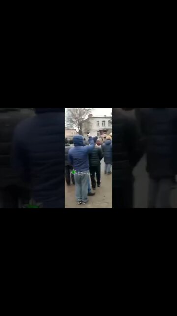 Konotop - Locals Surround BTR-82