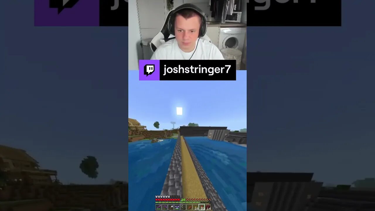 What should I do 😱😂#5tringer #minecraft #minecraftpocketedition #twitch #shorts