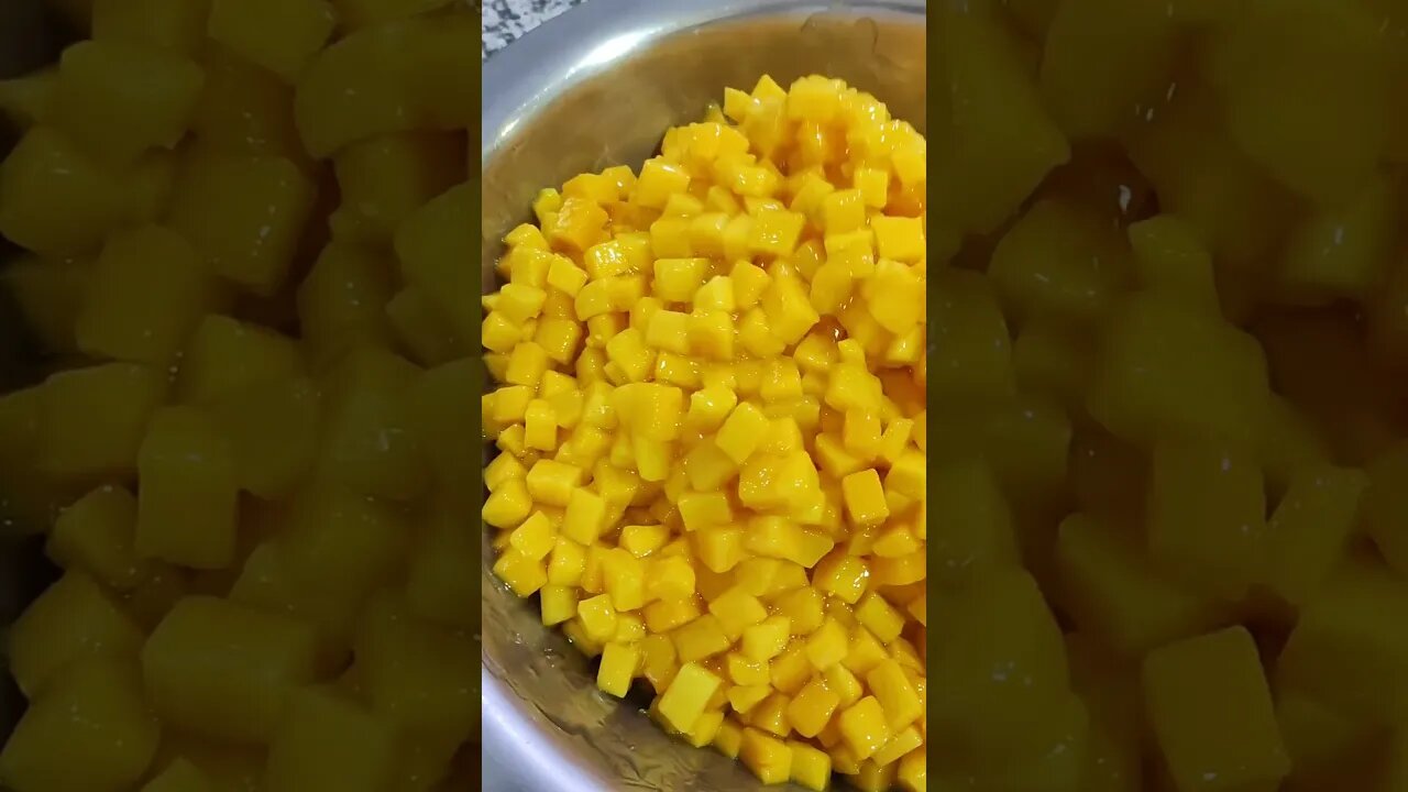 Using Hot Glaze For Fresh Mango #shortsviral #satisfying #yummy #asmrsounds #usinghotglaze