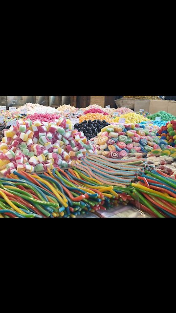 The best and most beautiful Sweets in the old markets in Syria (سوق القيمرية في دمشق القديمة في سوريا )