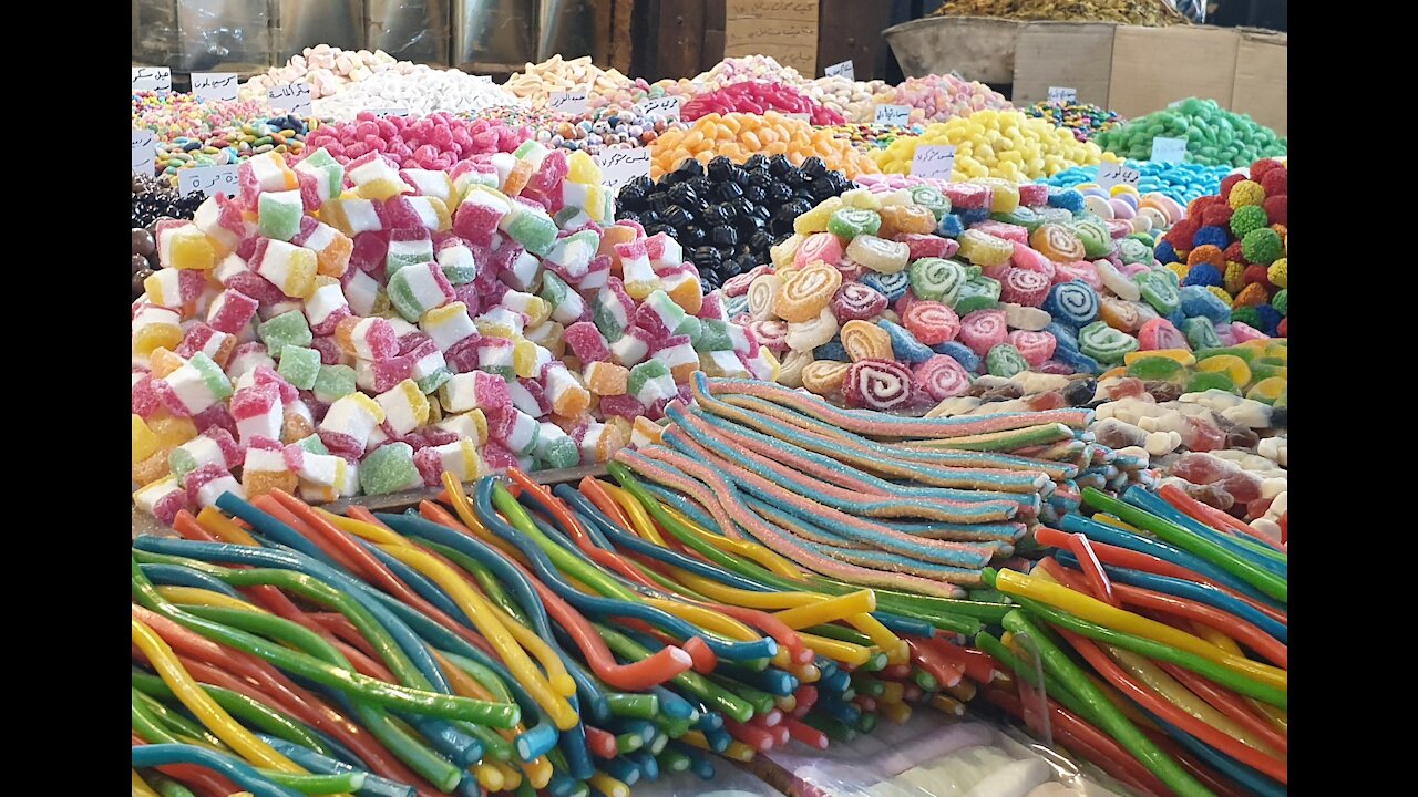 The best and most beautiful Sweets in the old markets in Syria (سوق القيمرية في دمشق القديمة في سوريا )