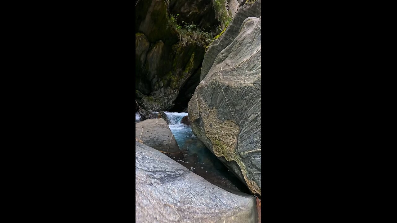 That blue is insane🏔️🤿