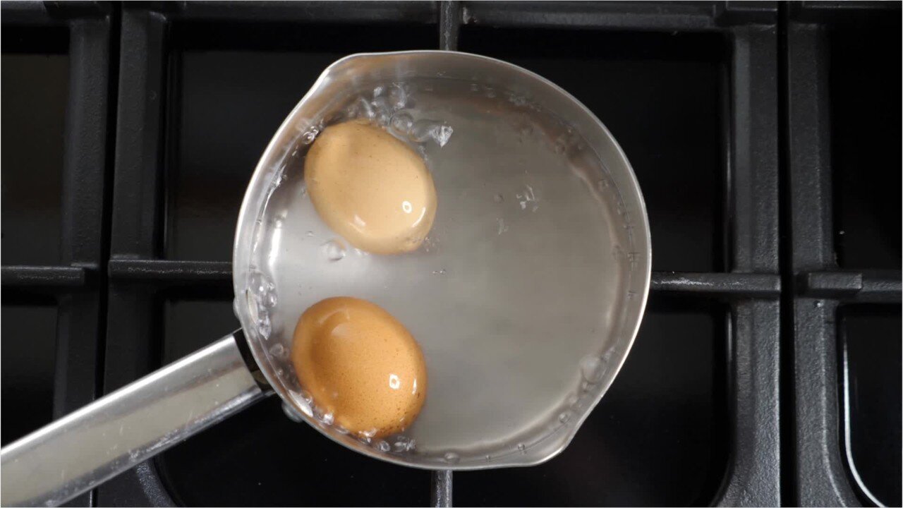 This incredible trick for cracking eggs will change your life