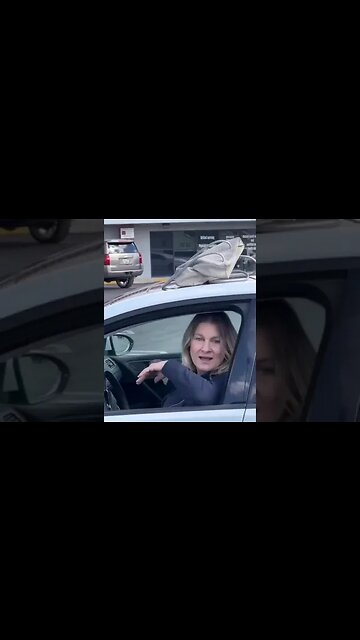 Karen forgets her purse