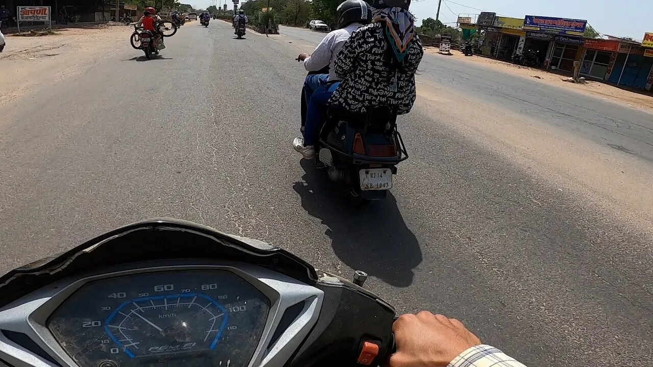 Why🤔 is didi🧕 so wide 😉?😀😀 #motovlog #jaswantboo