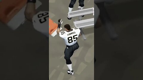 ESPN NFL 2K5: Angry player kicks over Gatorade jug 😂