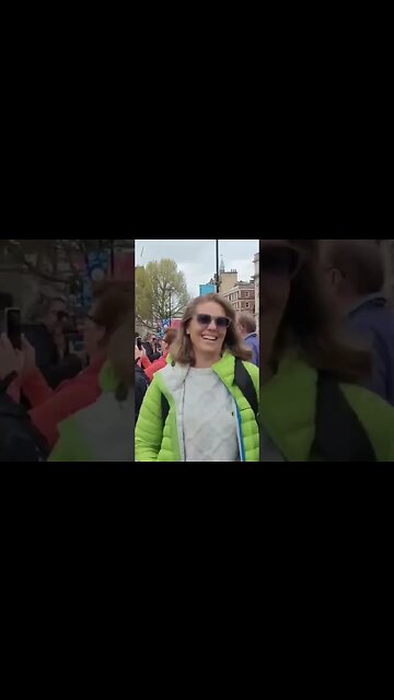 DONT TOUCH THE KINGS LIFE GUARD #horseguardsparade