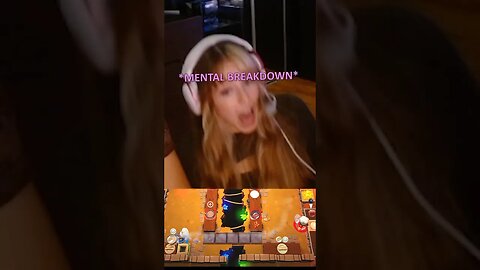 Kitchen gets too hot for her 🥵🔥 #overcooked2 #funnygaming #gamercouple #raging #cookinggame