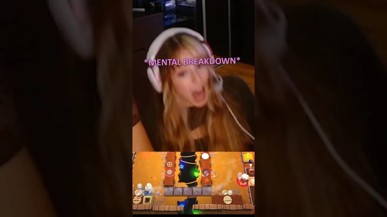 Kitchen gets too hot for her 🥵🔥 #overcooked2 #funnygaming #gamercouple #raging #cookinggame
