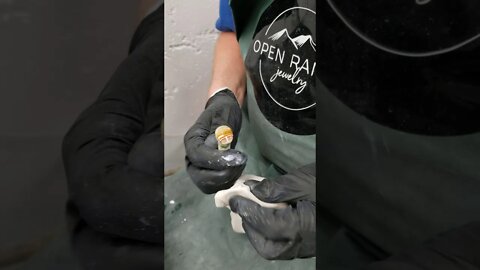 Lapidary final shiny polish on agate