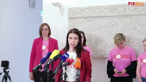 Na konferenciji za medije lijeva oporba pozvala na prosvjed "DOSTA"