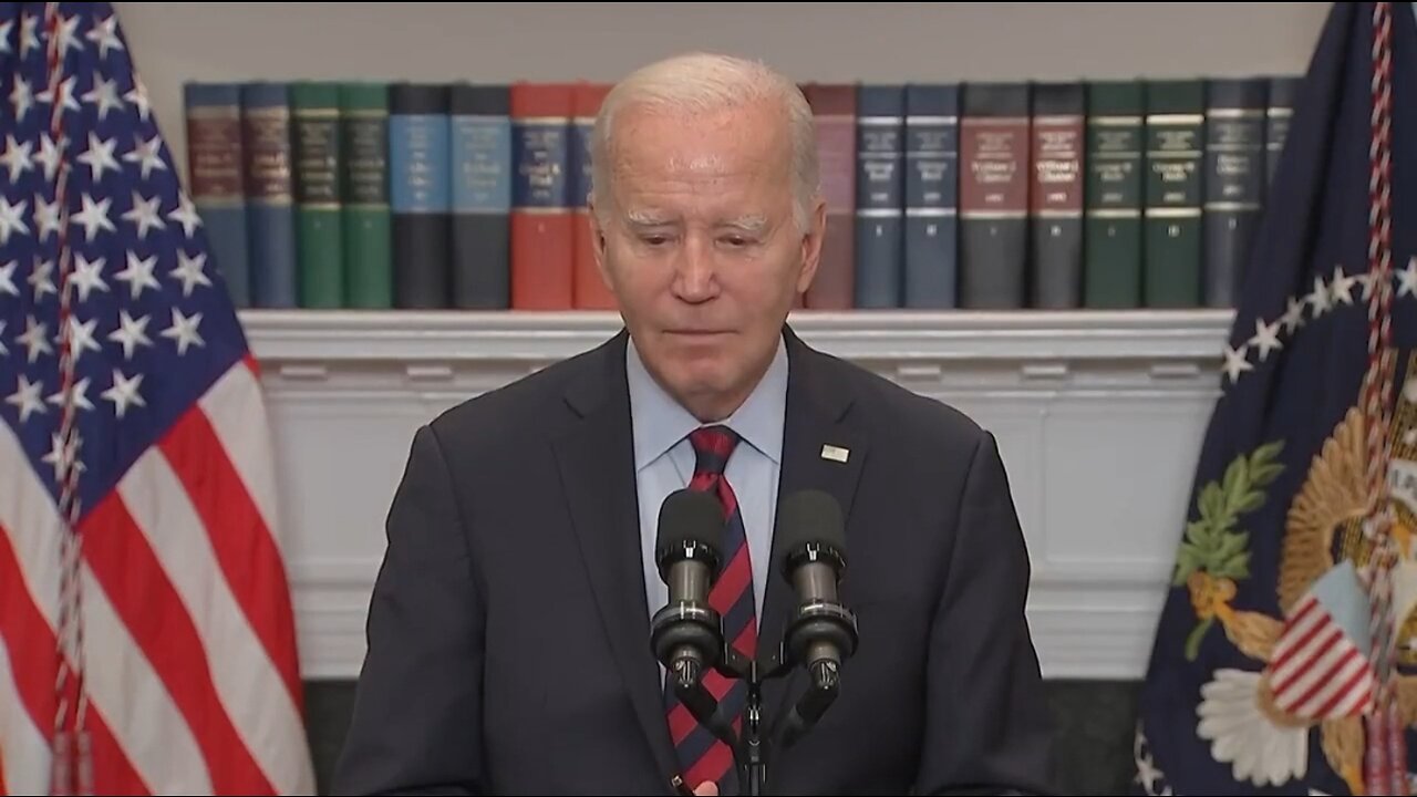 Biden Freezes When Asked About Ukraine