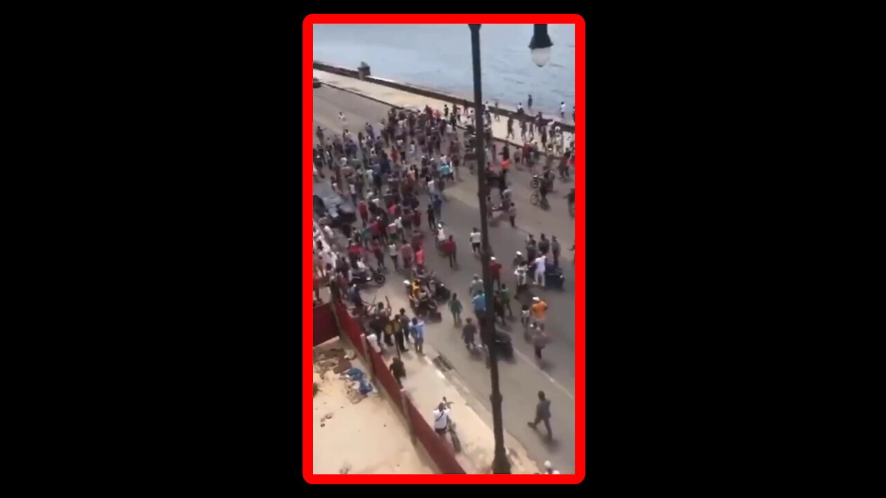 Thousands of Cubans Are Marching on Havana’s Malecón Chanting “¡Libertad!” (“Freedom!) - 2390