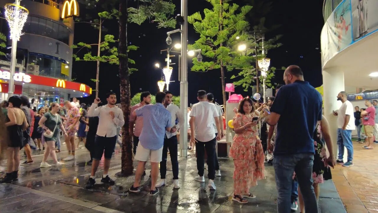 Australian Nightlife - Surfers Paradise Beach