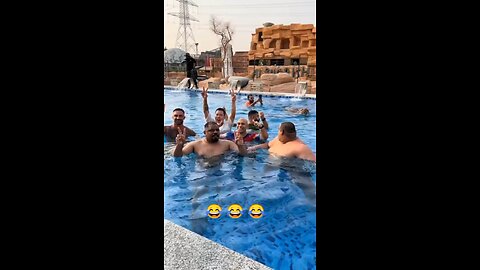 Lion chance people in the pool 😂