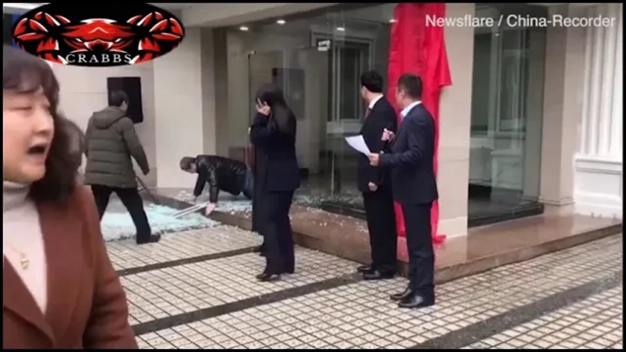 Funny Moments Walking into glass doors and poles compilation (episode 1)