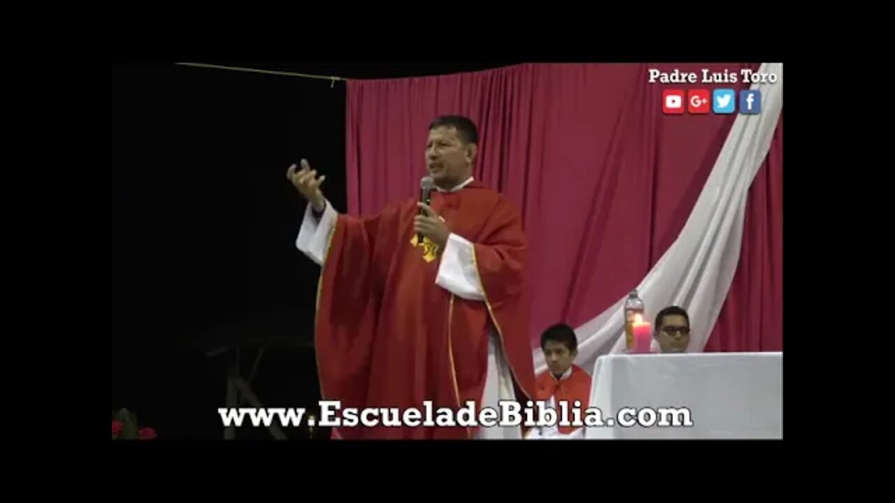 Jesús es DÍOS, y está en la Ostia. Padre Luis Toro.