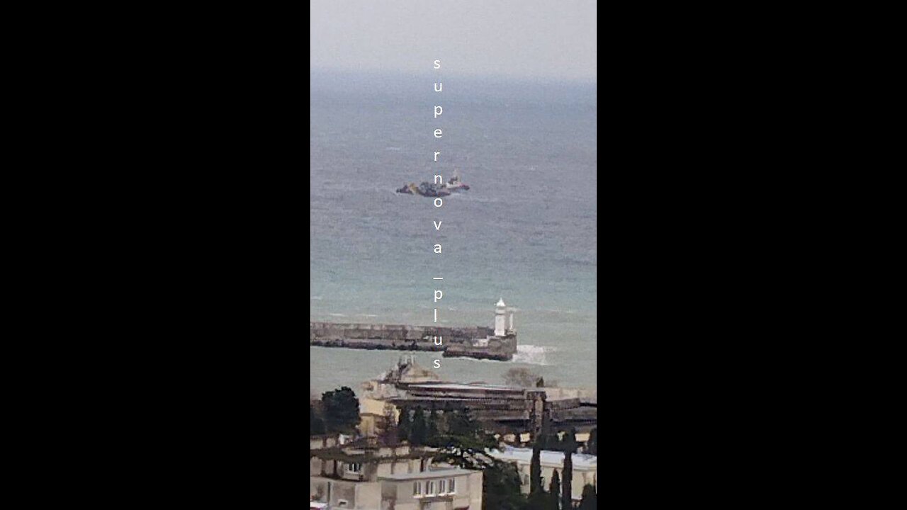 🌊 Russian floating crane sinks off the coast of Yalta, occupied Crimea.