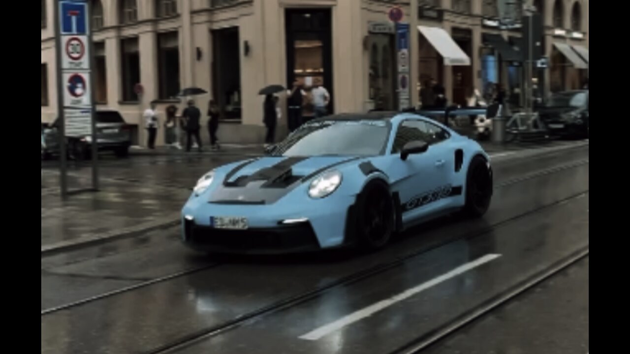 Two porsche in same street 😍