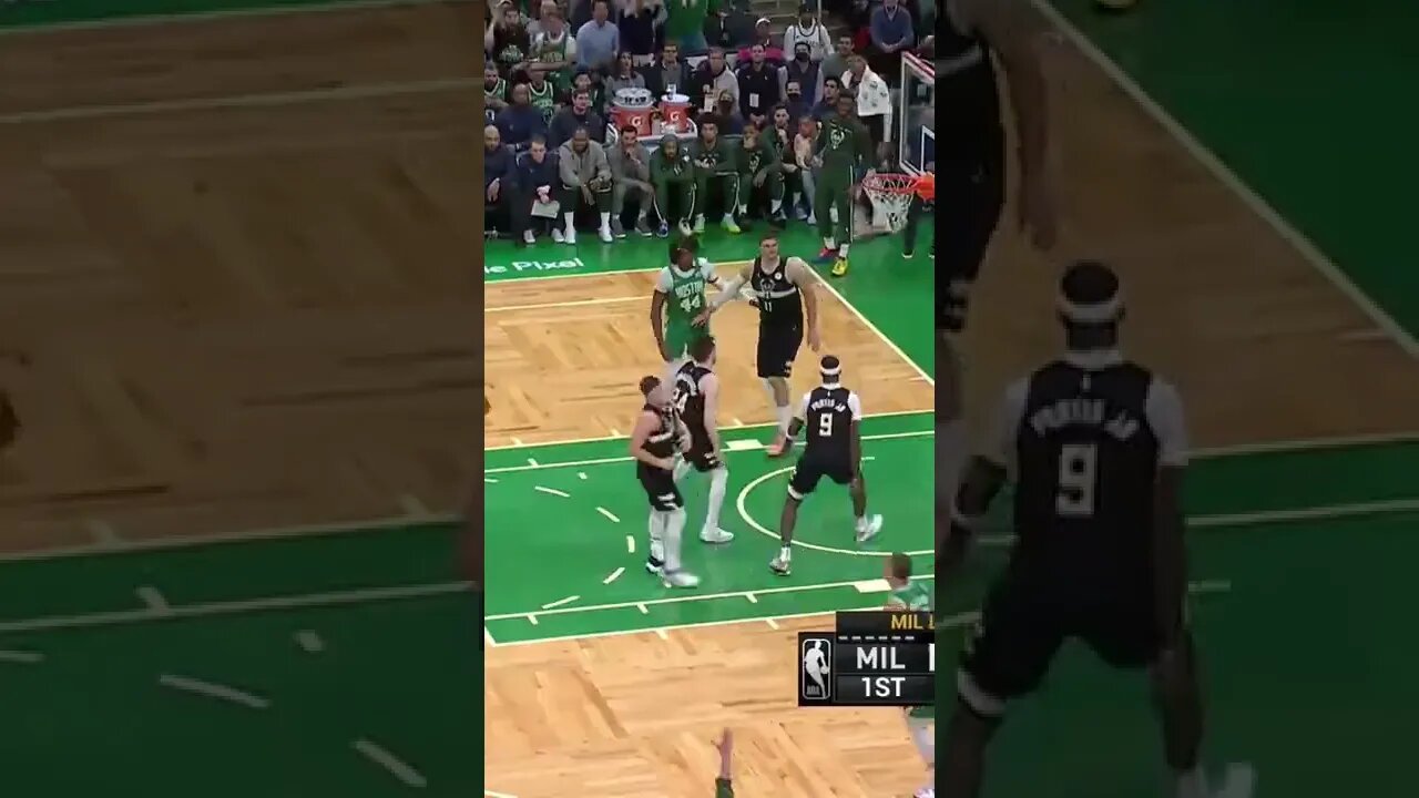 Jaylen Brown with the crossover!