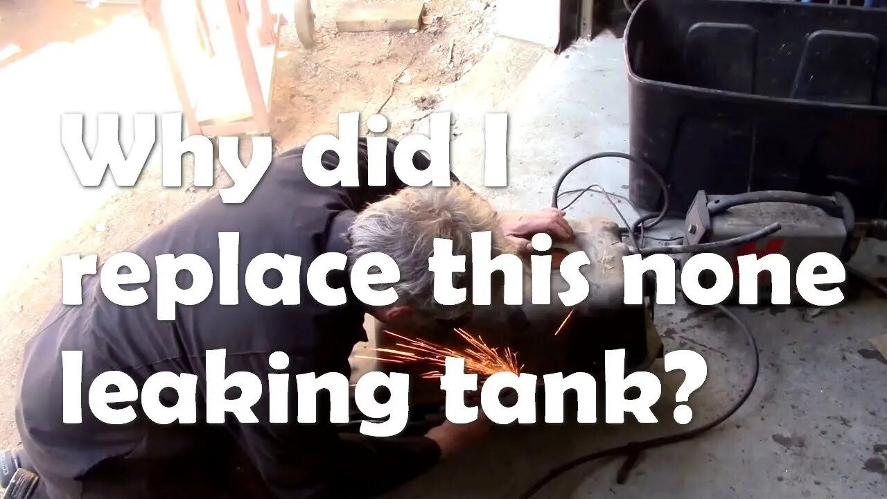 Land Rover 90 fuel tank replacement. How bad was the old tank? Let's cut it up and find out!