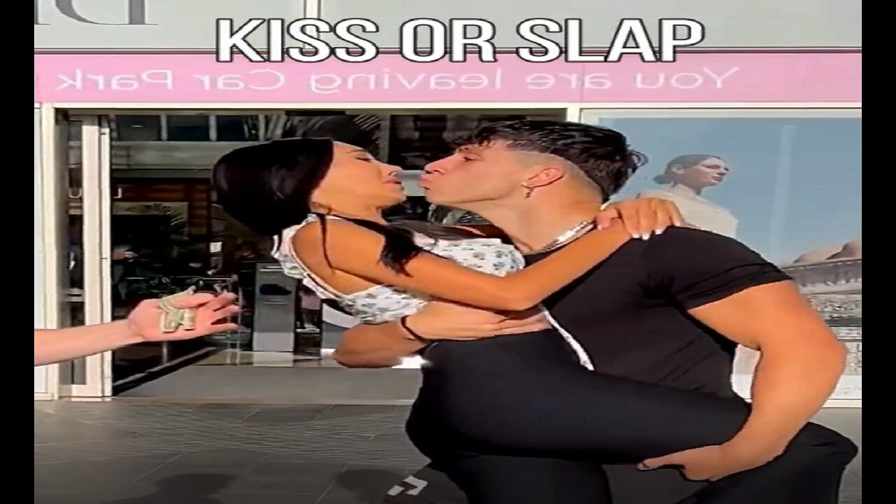 KISS OR SLAP😱WAIT FOR END🤪 HE KISSED HIS SISTER FOR $10,000 😳 #shorts