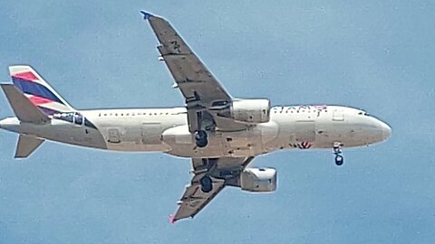 Airbus A320 PR-MYV coming from Rio de Janeiro and Airbus A320 PR-MYW from Belém do Pará to Fortaleza