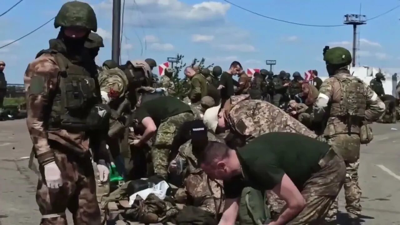 πΊπ¦π³οΈ Footage of the last group of surrendered AZOV leaving Azovstal