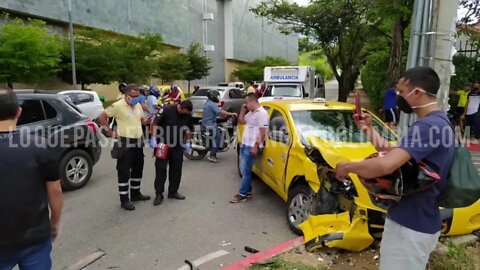 Accidente frente a la Foscal internacional