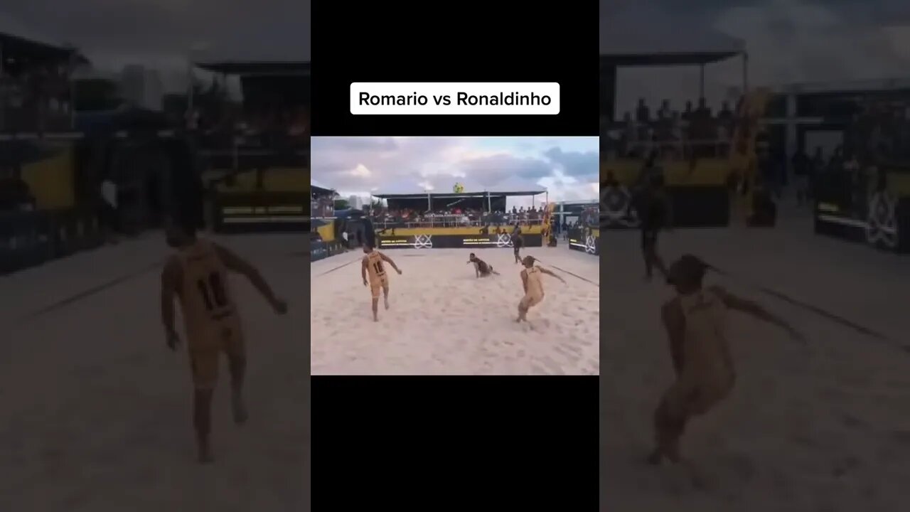 Hit 👍 & SUBSCRIBE for more ⚽️ 🏀 No look #ronaldinho #romario #futvolei #soccer #football #jogabonito