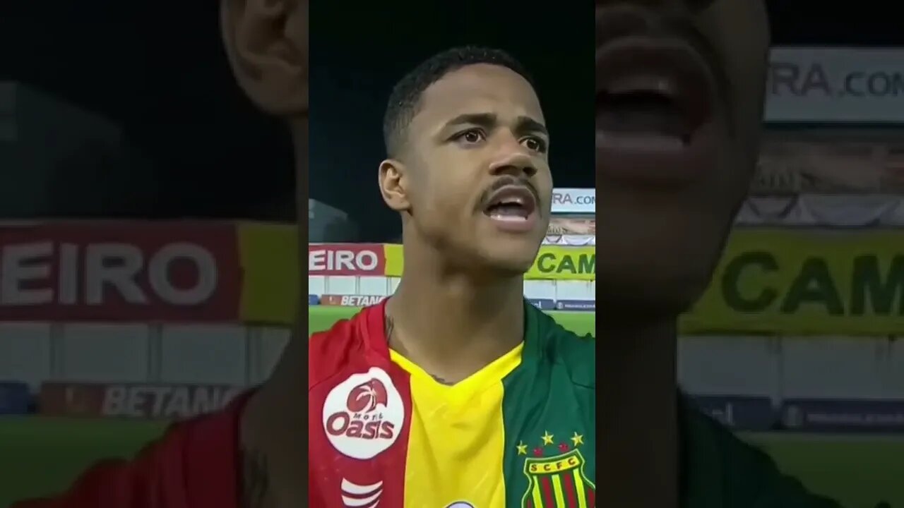 TÉCNICO DO BRUSQUE PISTOLA COM GOL ANULADO, INTERROMPE ENTREVISTA DE JOGADOR DO SAMPAIO CORREIA.