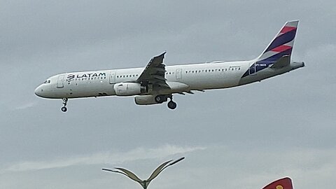 Airbus A321 PT-MXE vindo de Guarulhos para Manaus/Airbus A321 PT-MXE coming from Guarulhos to Manaus