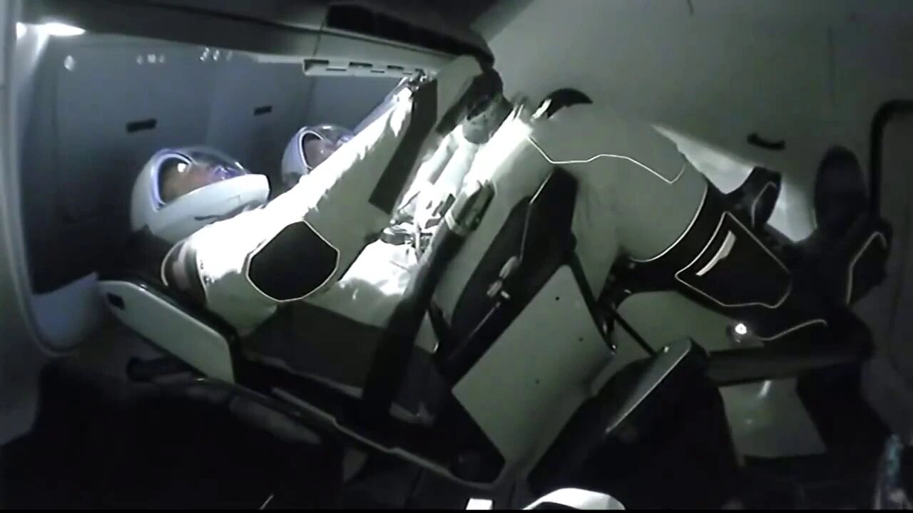 Live from Space: Video Inside the SpaceX's Dragon Endeavour Spacecraft