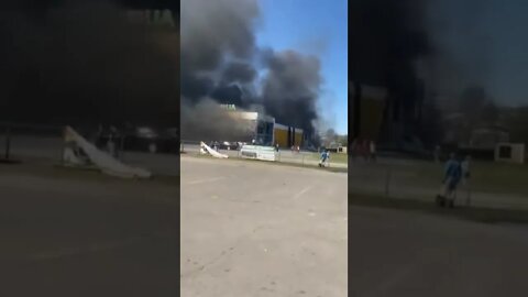 Footage from the Kremenchuk shopping mall while it begins catching fire