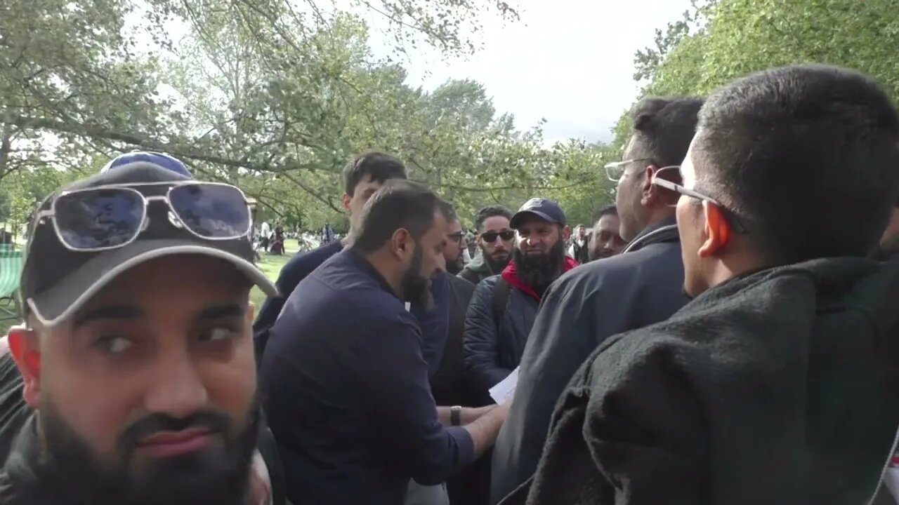 Epic...Ahmediya sent a Imam to arrange a fornal debate. Adnan Rashid.