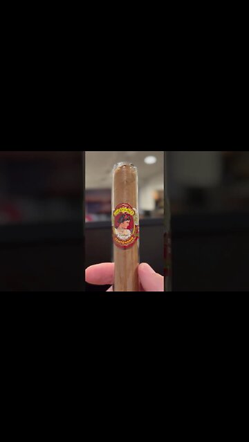 One handed! #cigar #cigars #luxury