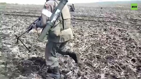 Russian Airborne Units Advancing & Destroying Ukranainan Militants & Equipment Along The Way