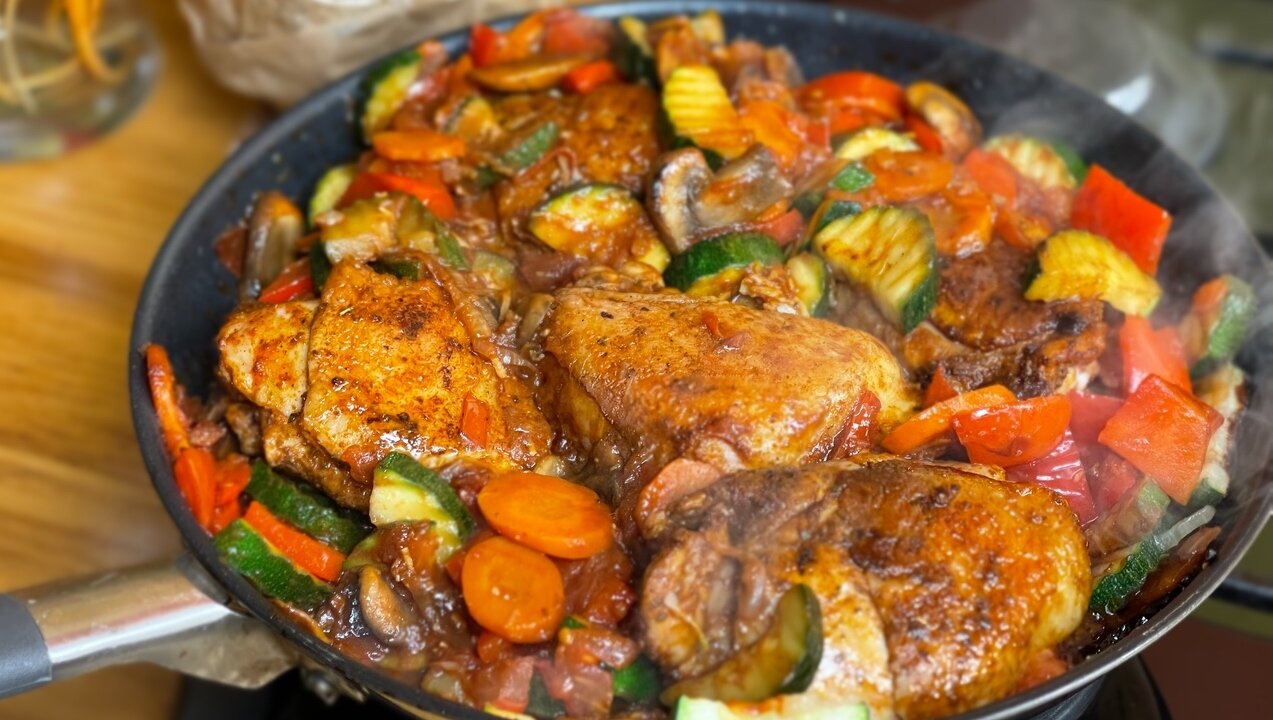 Chicken thighs with vegetables! EASY AND QUICK RECIPE