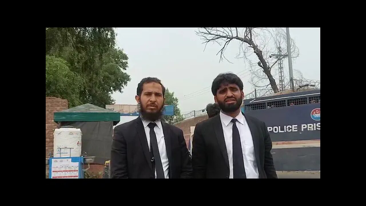 لاہور جانے والے افراد اپنے ساتھ پھول لے کر جائیں۔ لاہوریوں نے پھولوں والی ساری دکانیں خالی کر دی ہیں