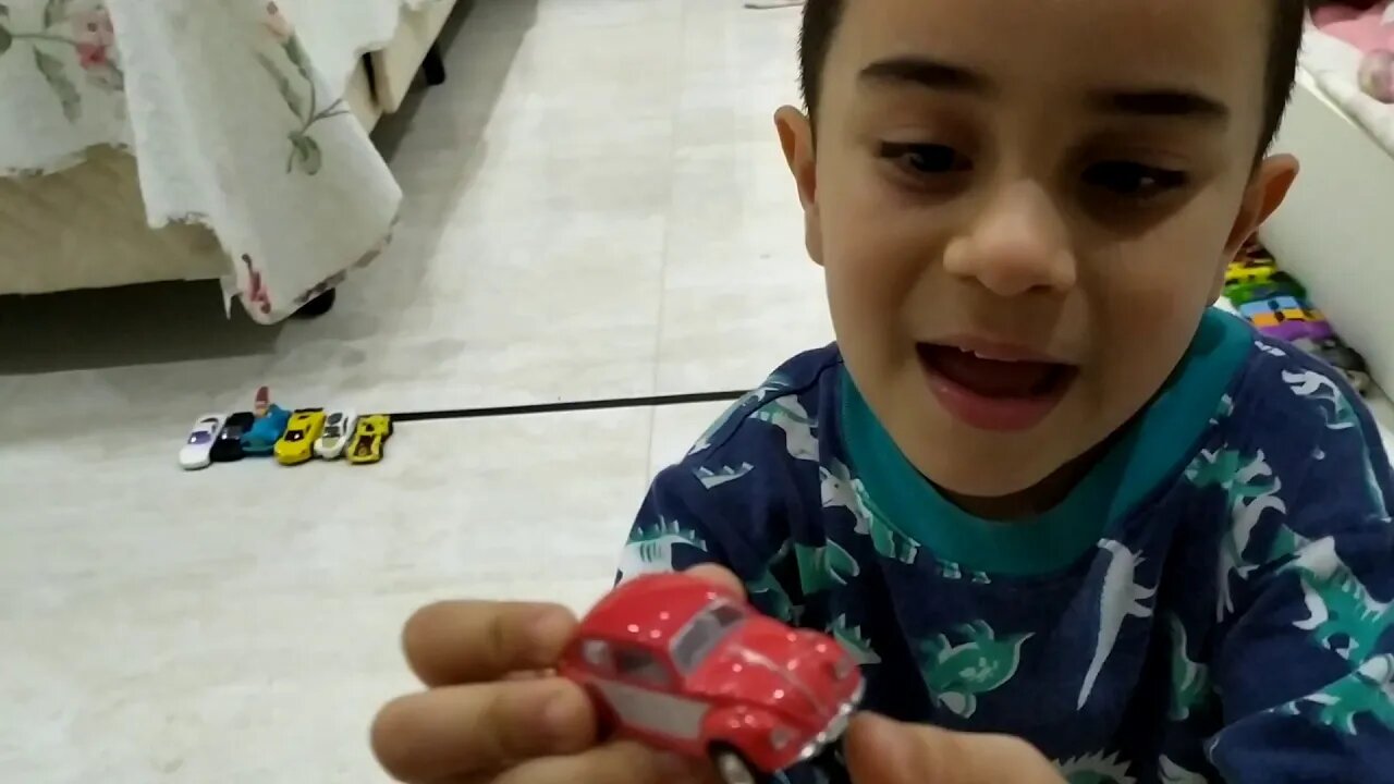 MOSTRANDO MEUS CARRINHOS
