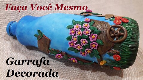 GARRAFA DECORADA JARDIM COM MASSA DE BISCUIT @lucibuzo ​
