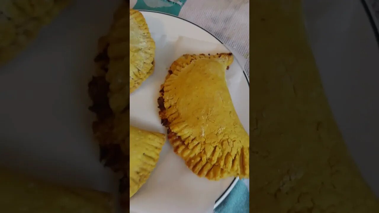 Oxtail Jamaican patties 🇯🇲