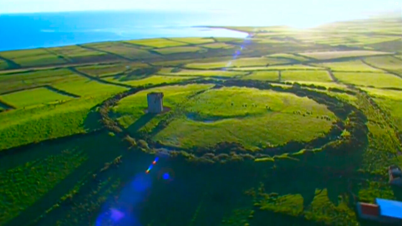 Lovely, dying Ireland: A beautiful version of The Wind that Shakes the Barley (Loreena McKennitt)