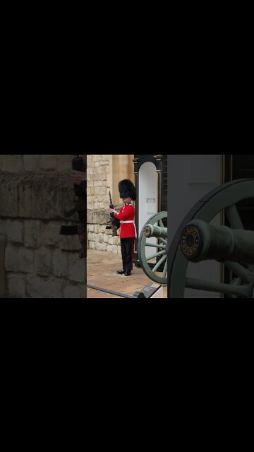Armed guards the Tower of London #toweroflondon