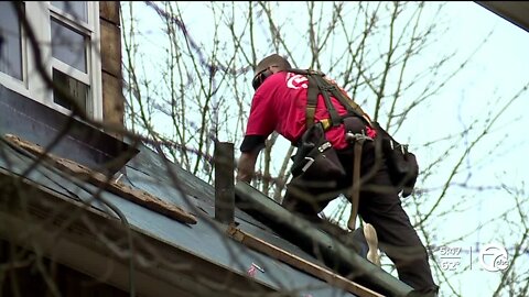 Serving the ones who served: Marine Corps Vet gets a new roof after years of leaks in historic Detroit home