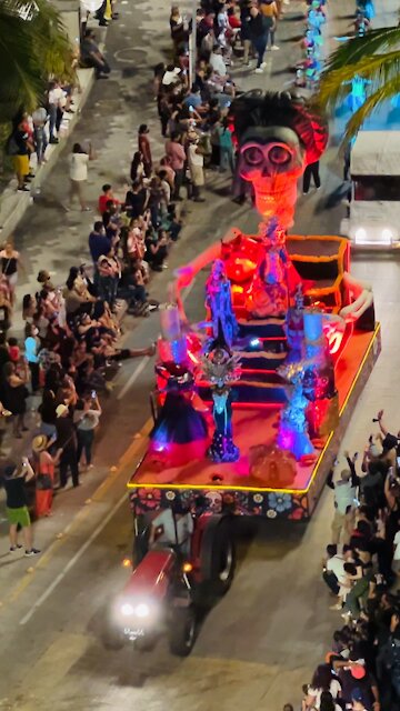 Day of the Dead Parade Día los Muerta fiesta 🥳